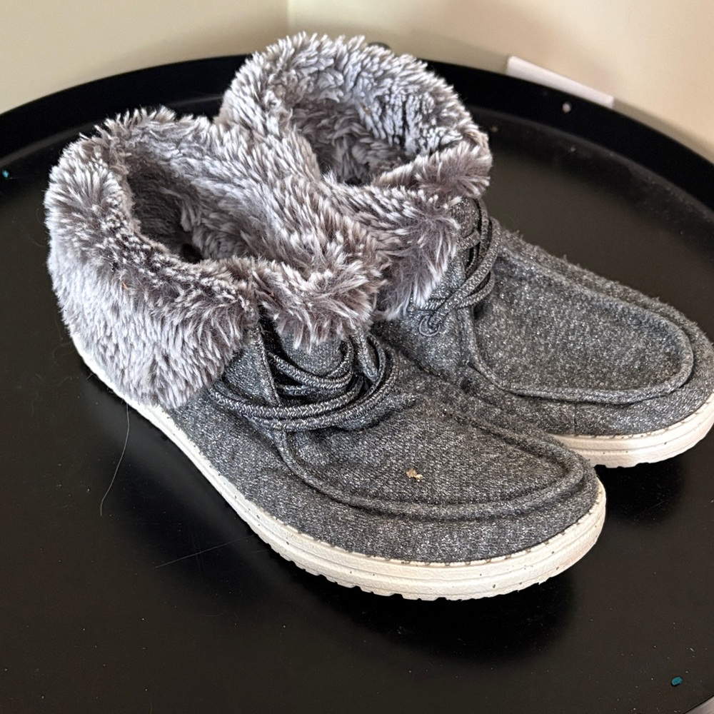 Girls Hey Dudes size 2 Cozy silver glitter